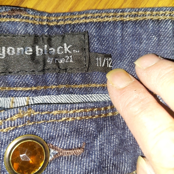 RUE 21 TWENTY ON BLACK WOMEN'S DISTRESSED JEANS - Picture 3 of 4